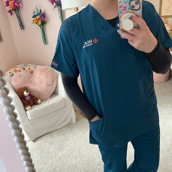 HCA HealthONE Cherokee Workwear Scrub Top - Picture 1 of 3